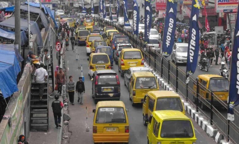 Suasana Jalan Raya depan Pasar Cipanas, beberapa waktu lalu.