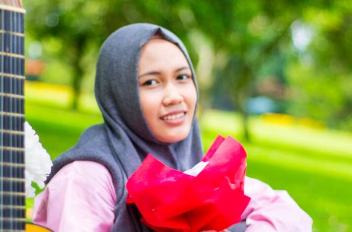 Akmaliyah Silfia (17), pelajar MAN 1 Cianjur ini baru saja menyelesaikan Ujian Nasional, beberapa waktu yang lalu. Berbeda dengan temannya, wanita yang akrab dipanggil Akmal ini memilih kuliah di luar negeri setelah lulus.