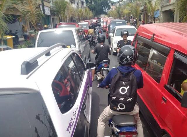 Kemacetan tampaknya menjadi pemandangan yang hampir terjadi setiap hari di Cianjur. Kemacetan terjadi pada waktu tertentu, misalnya saat jam masuk dan pulang kerja. Foto: Net