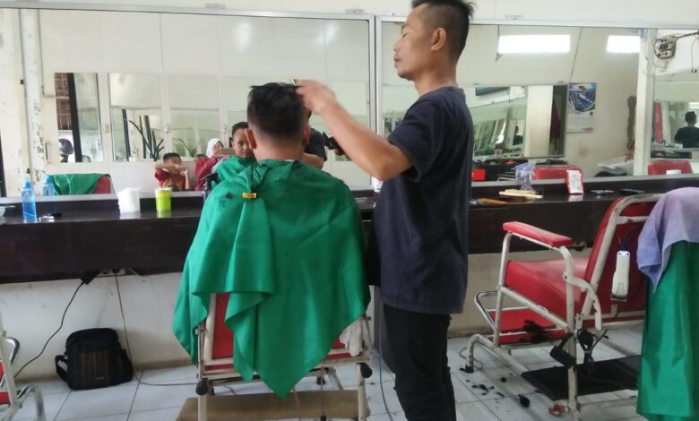 Barbershop 26 di Jalan Otista II nomor 26 Cianjur.