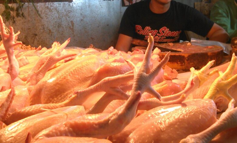 Asosiasi Pedagang Daging Domba Ayam dan Sapi (APDDAS) Kabupaten Cianjur angkat bicara terkait mahalnya daging ayam sebelum dan sesudah pelaksanaan Pemilu 2019.