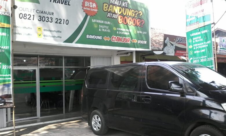 Kantor Lintas Shuttle dan Travel di Jalan Dr Muwardi Nomor 139-141, Kelurahan Bojongherang, Kecamatan Cianjur.