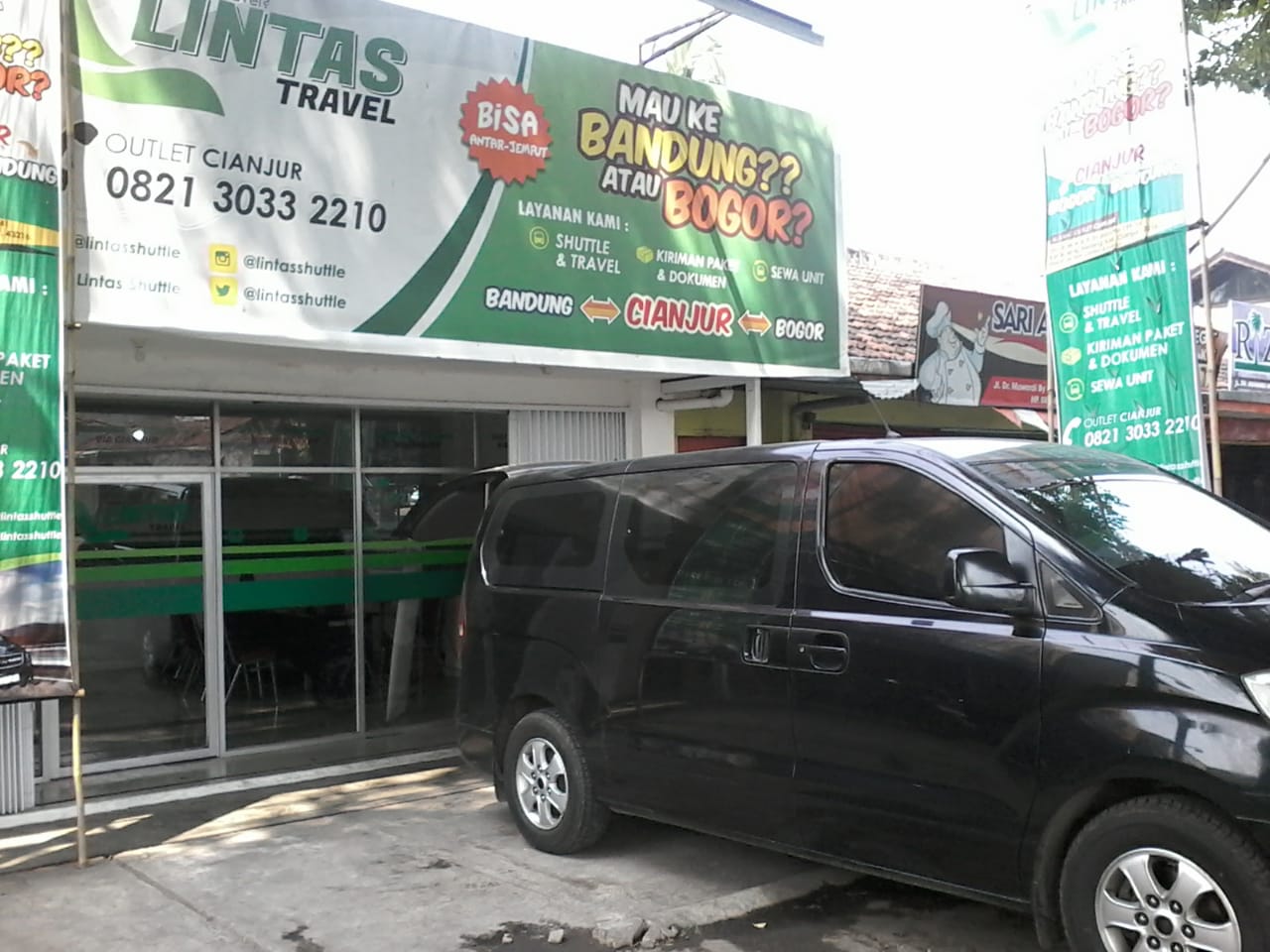 Kantor Lintas Shuttle dan Travel di Jalan Dr Muwardi Nomor 139-141, Kelurahan Bojongherang, Kecamatan Cianjur.