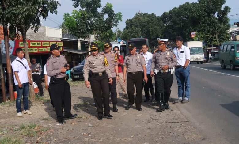 Polres Cianjur beserta beberapa pihak melakukan pengecekan jalur alternatif menjelang Mudik Lebaran 2019