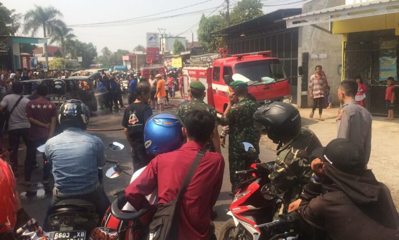 Kebakaran Mobil di Sindanglaka