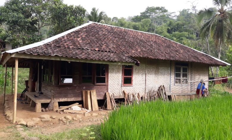 Cerita Satu Keluarga di Kadupandak Cianjur yang Lumpuh Sejak Kecil