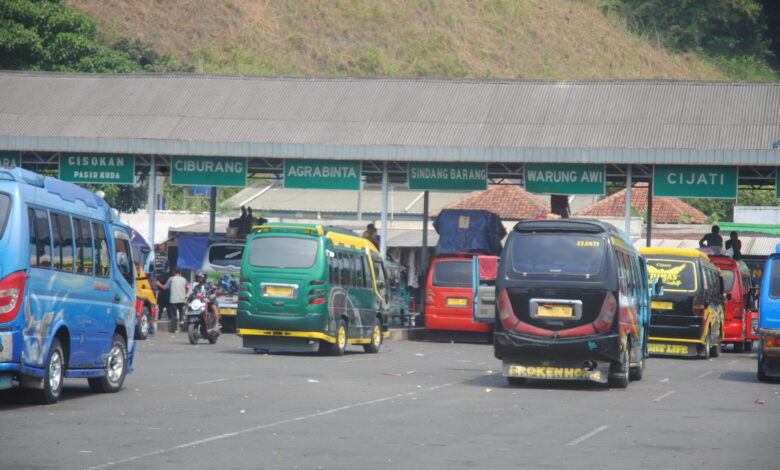 Sepi Penumpang, Sopir Elf Kidulan Ngetem Sampai Dua Hari