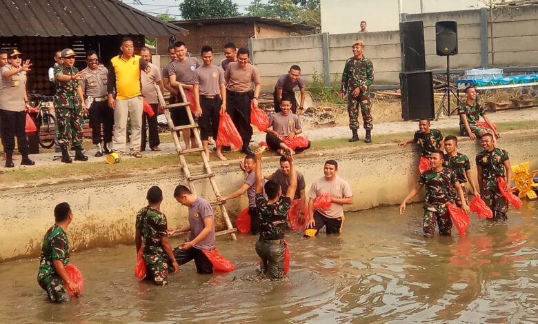 Gubyag Balong, Aparat TNI/Polri di Cianjur 'Basah-basahan'