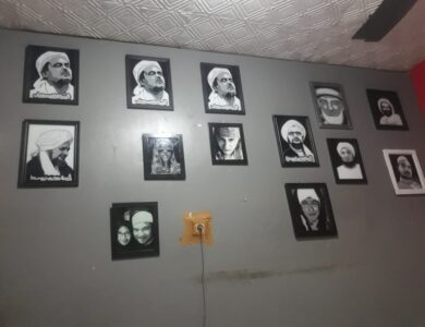 Antimainstream, Lukisan Kaca Karya Dede Banyak Digemari