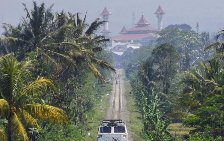 Lokomotif Kereta Api Jajal Trek Cianjur - Ciranjang