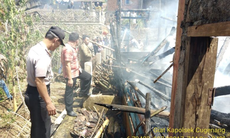 Kebakaran Diduga Akibat Tungku, Dua Rumah di Cijedil Hangus