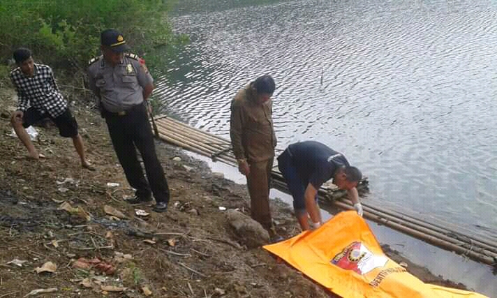 Penemuan mayat wanita di Sungai Citarum. Foto: Internet