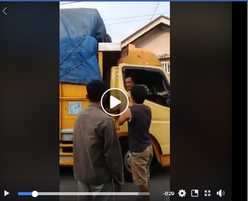 Viral video sopir truk dianiaya