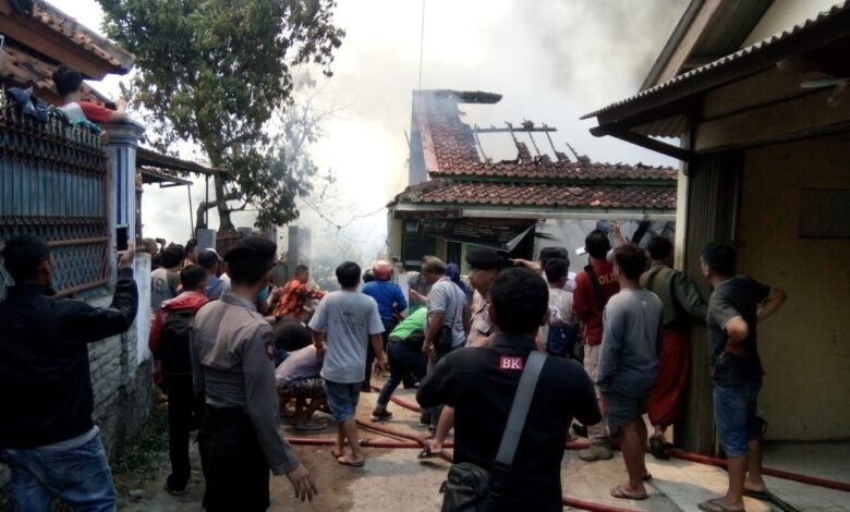 Pabrik Ijuk di Nagrak Cianjur Terbakar Hebat