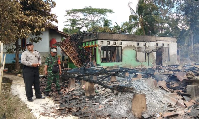 Tungku Lupa Dimatikan, Empat Rumah di Cijati Terbakar