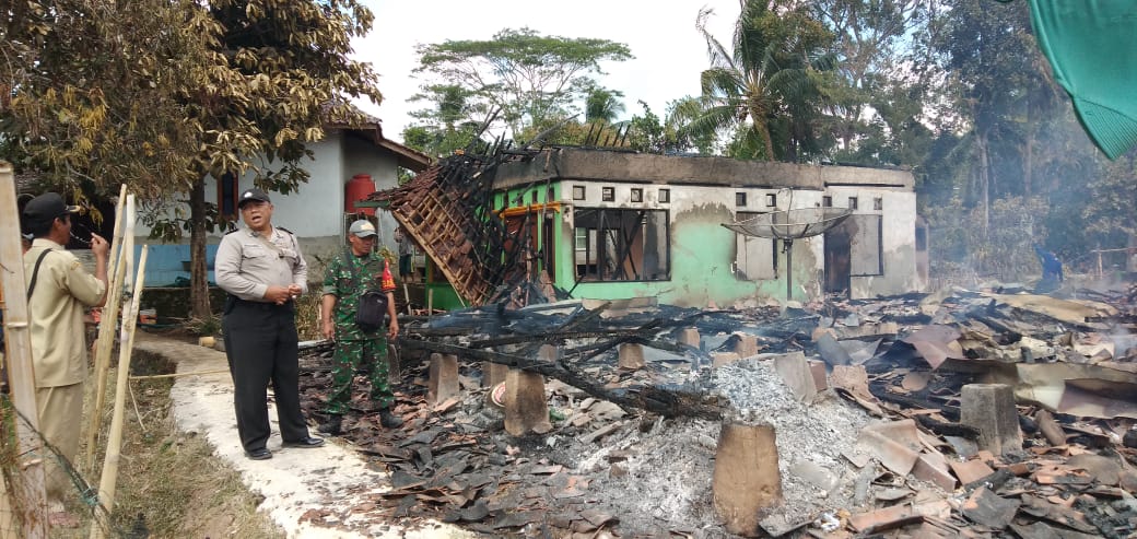 Tungku Lupa Dimatikan, Empat Rumah di Cijati Terbakar