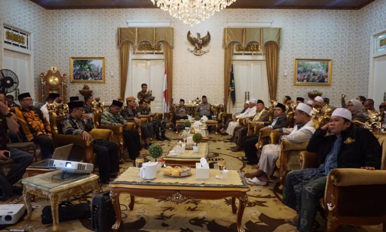 Gelar Mediasi Bahas Pengibaran Bendera Tauhid di Cianjur