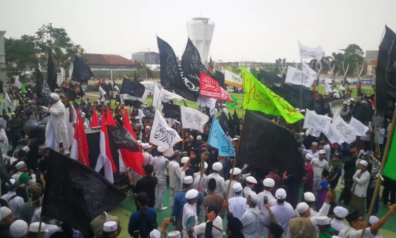 Sejumlah Ormas Gelar Aksi Bela Bendera Tauhid di Cianjur