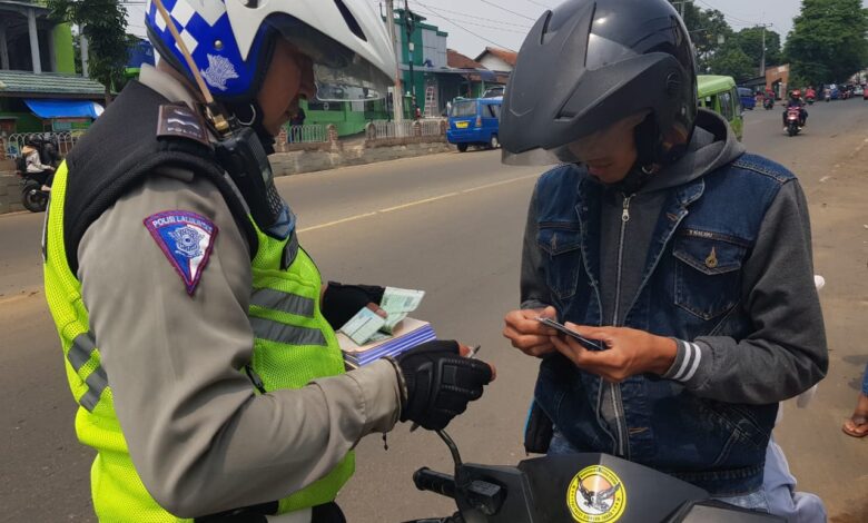 Operasi Zebra Cianjur, Ratusan Pengendara Ditilang, Delapan Motor Curian Diamankan