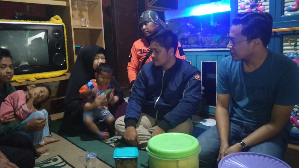 Karang Taruna Kabupaten Cianjur mengunjungi rumah duka almarhumah Nuryani yang meninggal karena dipatuk ular