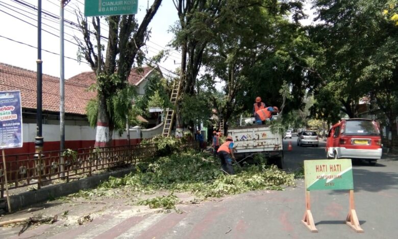 Listrik di Sejumlah Titik di Cianjur Mati Hingga Sore