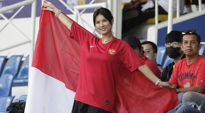 Maria Ozawa Kedapatan Pakai Jersey Timnas, Netizen Ambyar