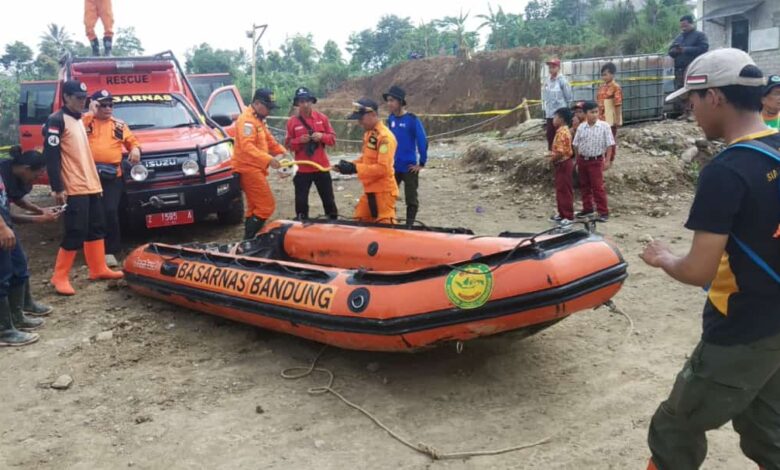 Korban Longsor Galian C Gekbrong Belum Ditemukan, BPBD Sedot Kubangan