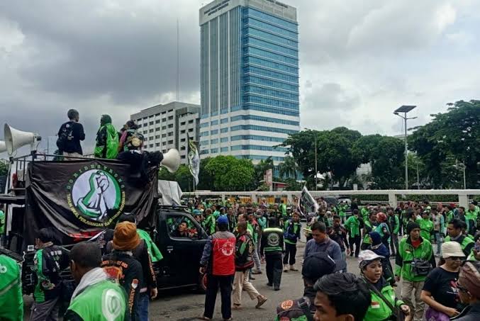 Demo driver ojol di Jakarta. Foto: republika/arif satrio