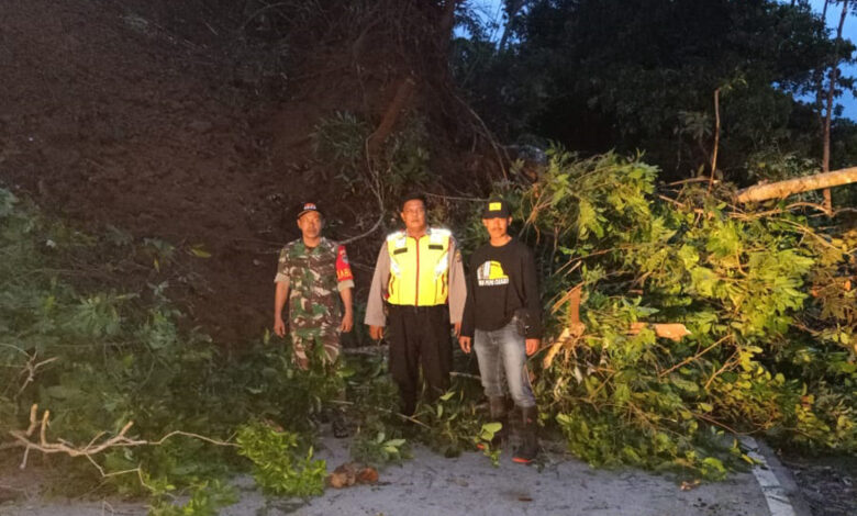 Longsor di Kadupandak, Akses Jalan Tak Bisa Dilalui