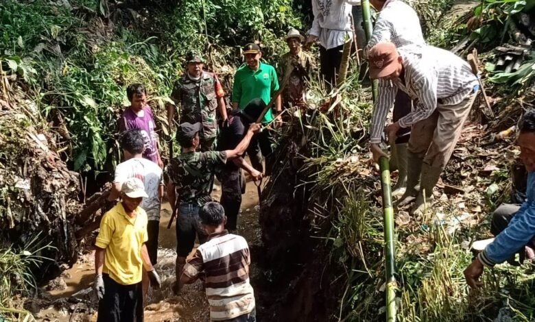 Gabungan personil lakukan pencarian terhadap Muhammad Hilir (8) bocah yang hanyut di sungai Cihurip pada Kamis (19/3/2020) lalu. Bocah dari Kampung Cihurip, RT 01/09, Desa Cikahuripan, Kecamatan Gekbrong, Kabupaten Cianjur masih belum ditemukan.