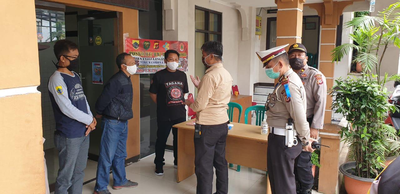 Polres Cianjur melakukan patroli ke tiga kecamatan untuk memberikan imbauan physical distancing kepada masyarakat, Sabtu (25/4/2020)