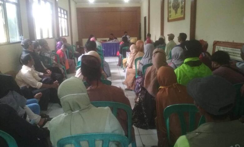 Sebanyak 188 warga Desa Palasari, Kecamatan Cipanas, Kabupaten Cianjur menerima Bantuan Langsung Tunai (BLT) Dana Desa (DD) tahap pertama.