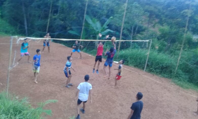 Olahraga bola voli menjadi hobi para pemuda di Desa Waringinsari, Kecamatan Takokak, Kabupaten Cianjur.