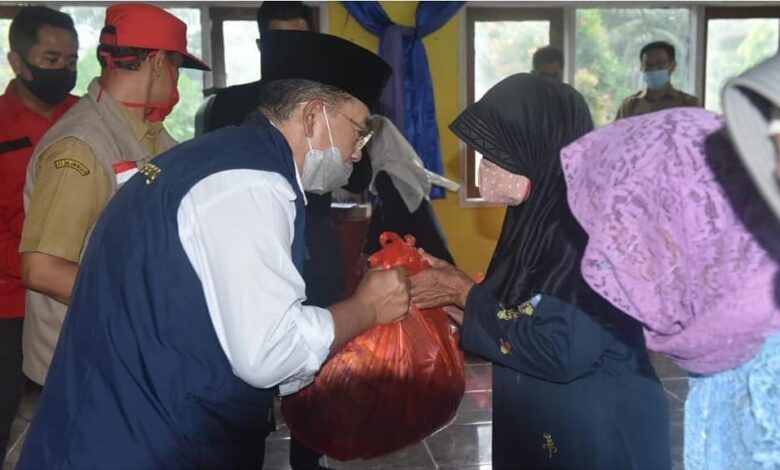 Plt Bupati Cianjur, Herman Suherman, melakukan pembinaan para kepala desa se-Kecamatan Cibinong, Selasa (09/06/2020).