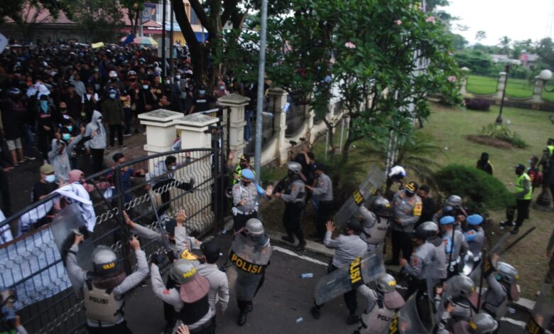 Terungkap! Ini Alasan Anak STM Selalu Rusuh Saat Unjuk Rasa