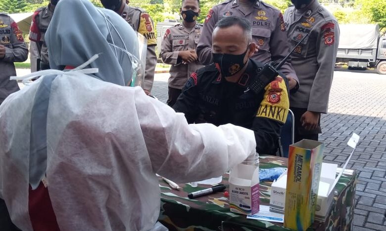 Pulang Bertugas, 100 Anggota Brimob Cipanas Jalani Rapid Test Covid-19