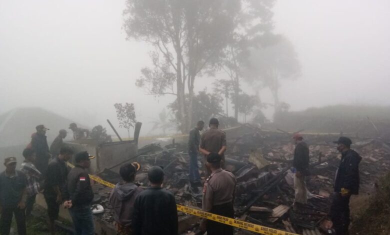 Rumah Kebakaran di Pagelaran, Damkar Sulit Padamkan Api