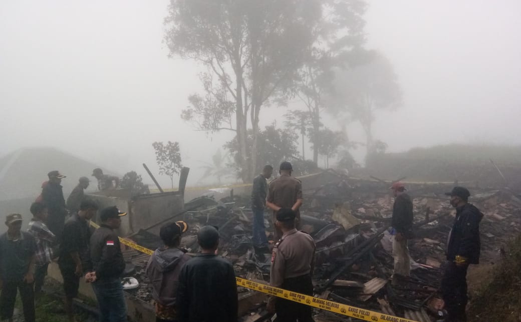 Rumah Kebakaran di Pagelaran, Damkar Sulit Padamkan Api