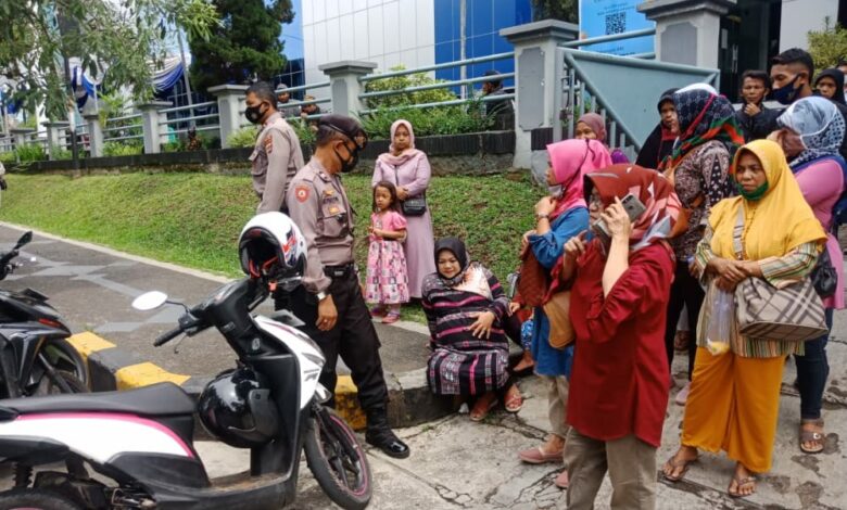 Ibu Hamil Penerima BPUM Asal Cianjur Selatan Hampir Melahirkan di Depan Bank