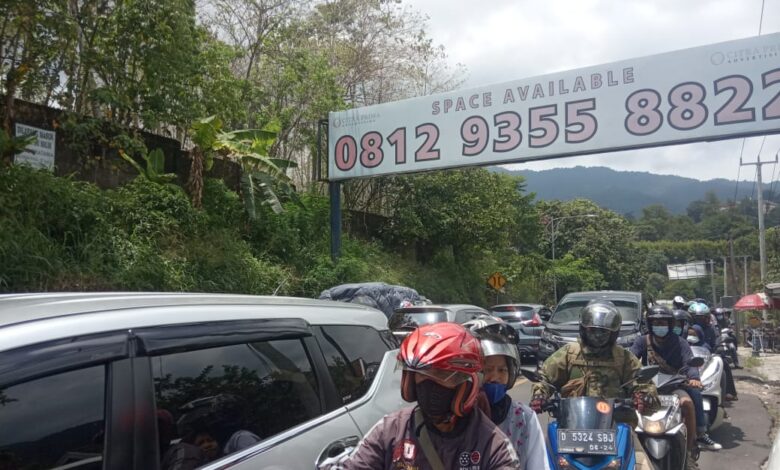 Hari Kedua Libur Panjang, Jalur Cipanas Puncak Macet Panjang