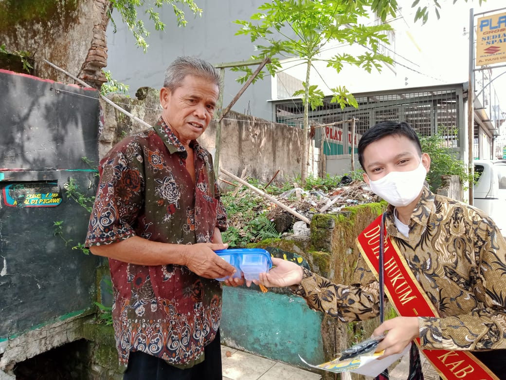 Bagikan Ratusan Masker dan Thumbler, FPSH Cianjur Ajak Warga Terapkan AKB di Masa Pandemi