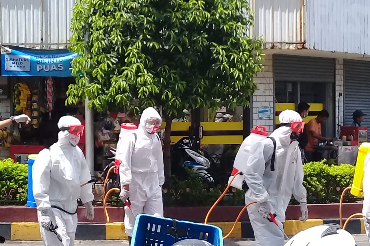 Kasus Covid-19 Meningkat, PMI Cianjur Lakukan Penyemprotan Disinfektan