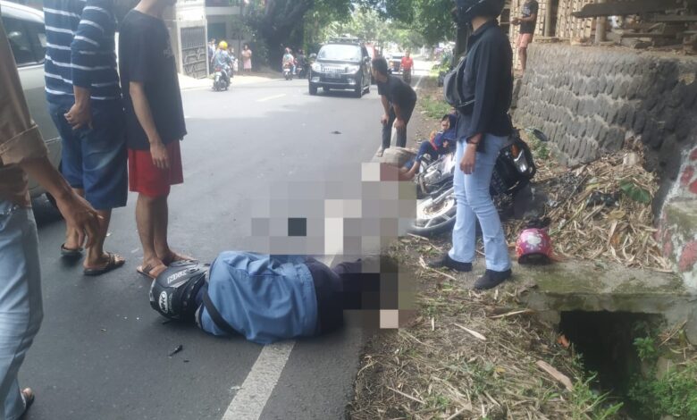 Bapak dan Dua Anaknya Tertabrak Mobil Pick Up hingga Luka dan Patah Tulang di Cugenang