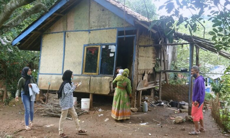 Tempati Rumah Nyaris Ambruk dan Ekonomi Rendah, Warga Desa Babakan Karet Butuh Bantuan