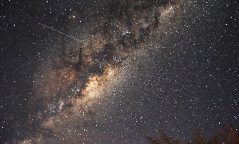 Jangan Lewatkan! Malam Ini, Hujan Meteor Geminid Akan Muncul Melewati Langit Indonesia