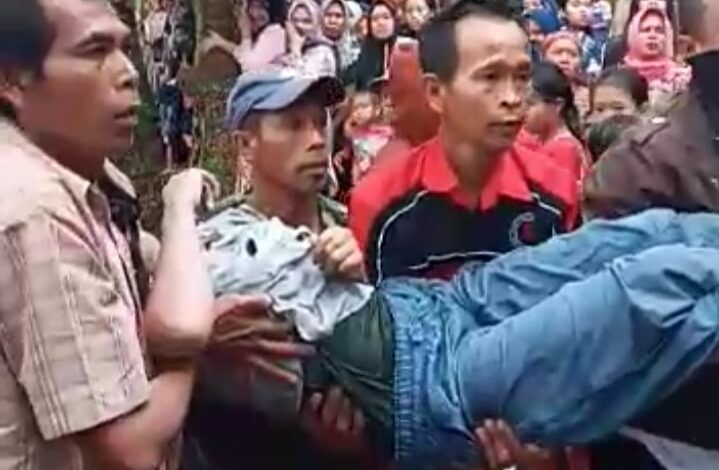 Naiki Kapal Tongkang, Satu Keluarga Tenggelam di Waduk Jangari