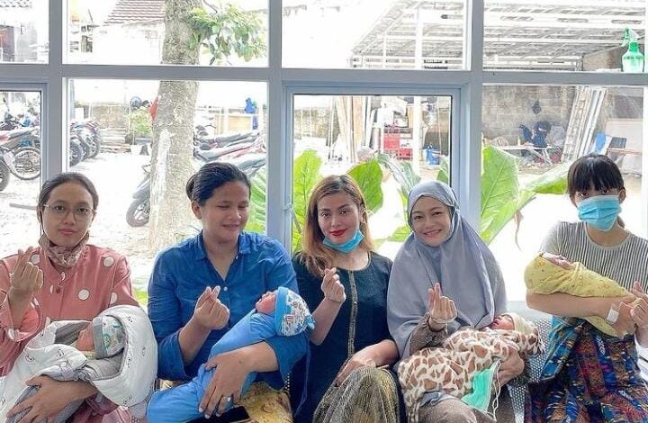 Viral! Bidan Novel Tangani Lahiran Bayi Pakai "Metode Tiup-tiup''