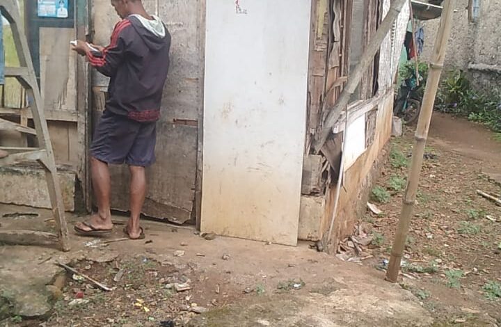 Nyaris Ambruk, Rumah Reyot Milik Warga Kurang Mampu di Bojongpicung Terpaksa Dipugar