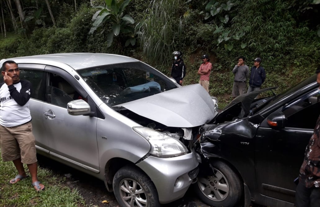 Tabrakan Avanza tanggeung