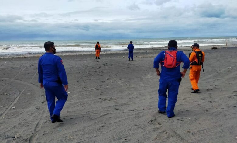 DIHENTIKAN: Pencarian korban tenggelam di Pantai Jayanti Cidaun akhirnya dihentikan karena selama tujuh hari pencarian, korban belum kunjung ditemukan. (Foto: Rendi Irawan/cianjurupdate.com)